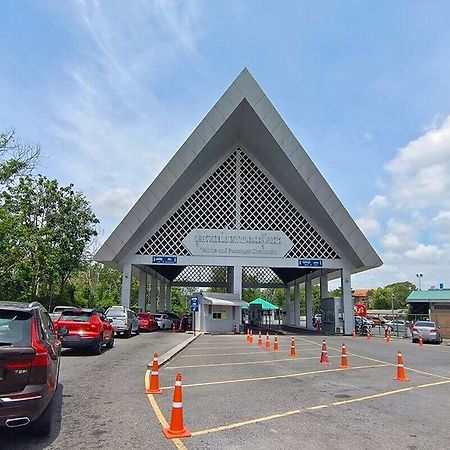 The Ring Border Hotel Ban Khlong Phruan Екстериор снимка